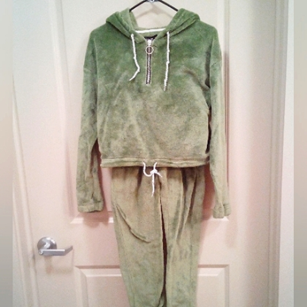Women's jogging outfit